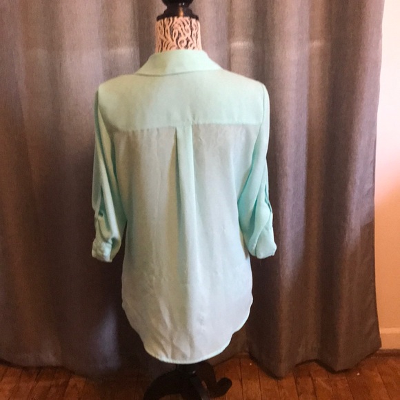 Express Portfolio Shirt - Picture 3 of 4